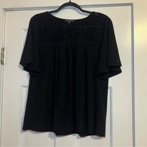 #92 ADRIANNA PAPELL BLACK LACE DETAIL FLOWY TOP LARGE